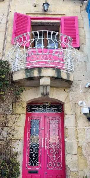 1500 Little Pink House in Kalkara Creek