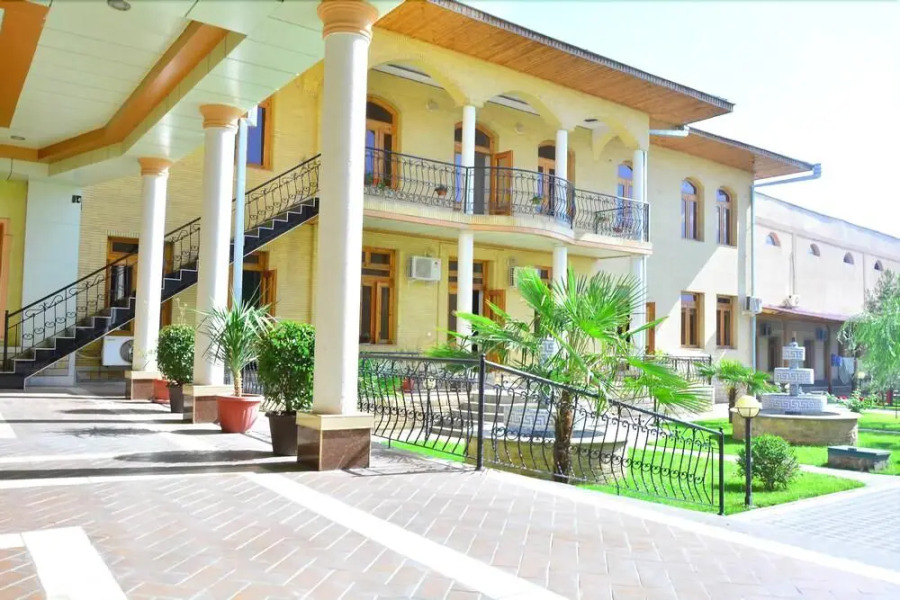 Узбегим Плаза