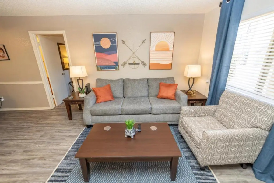 OU Boomer, Pool & Gym, BBQ, Netflix, 100mb Internet, Washer & Dryer