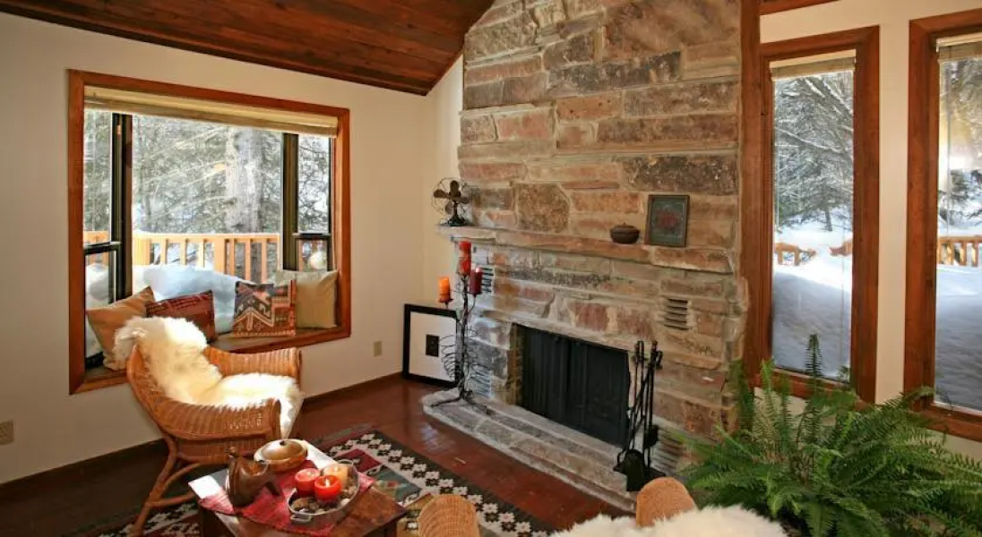 Hillside Hideaway by Stewart Mountain Lodging