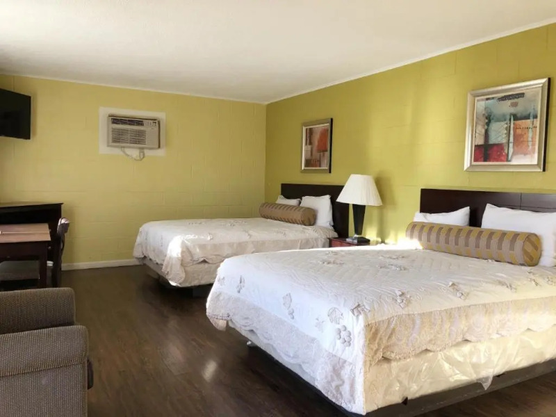 Royal Inn and Suites