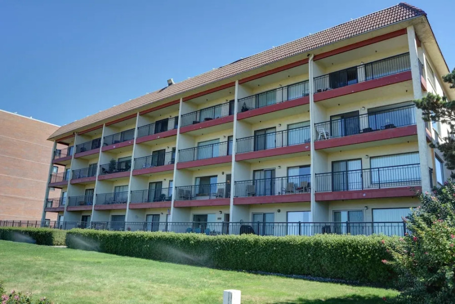 Seaside Beach Club 106 1 Br condo by RedAwning