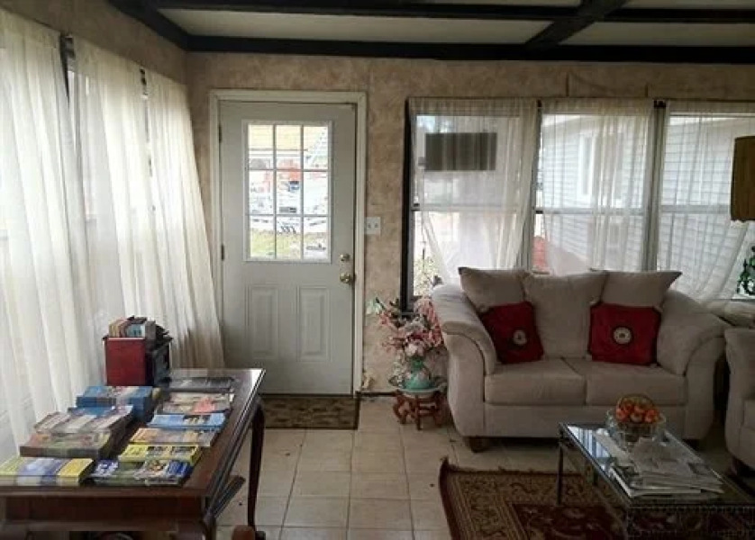 Crest Inn Suites & Cottages