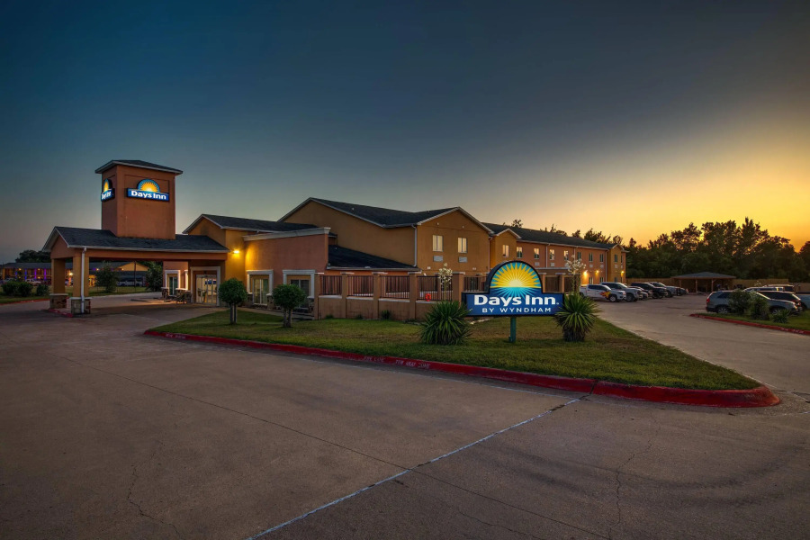 Days Inn by Wyndham Rockdale Texas