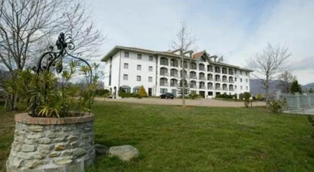 River Hotel