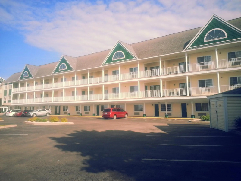 Clarion Hotel Mackinaw City Beachfront