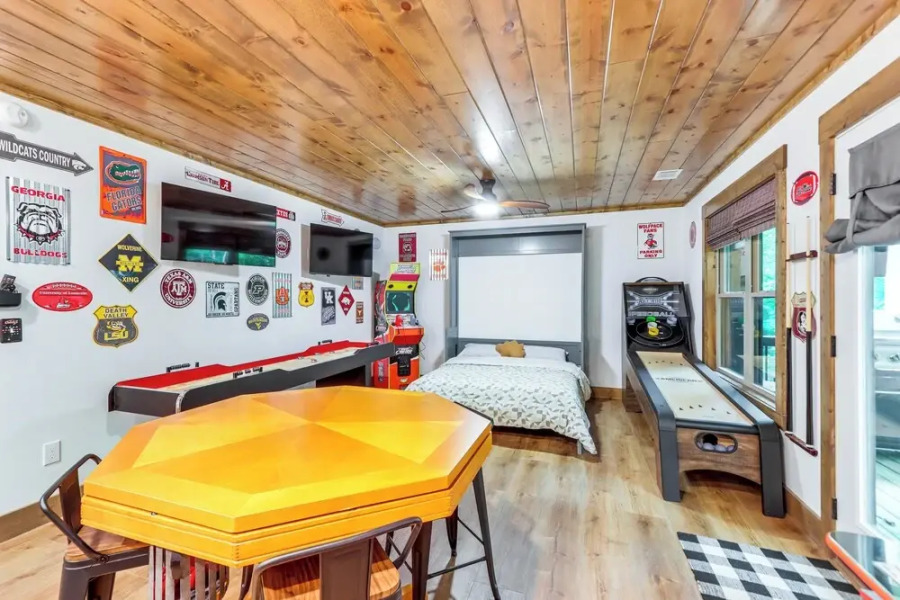 Ellijay Resort Home w/ Hot Tub & Fire Pit!