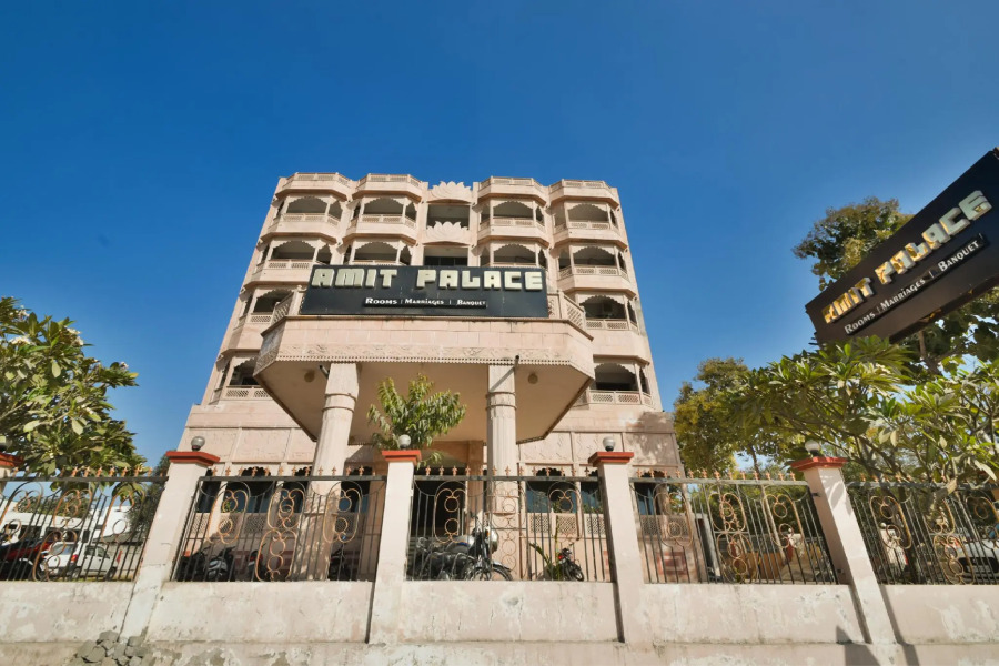 Capital O 48457 Amit Palace