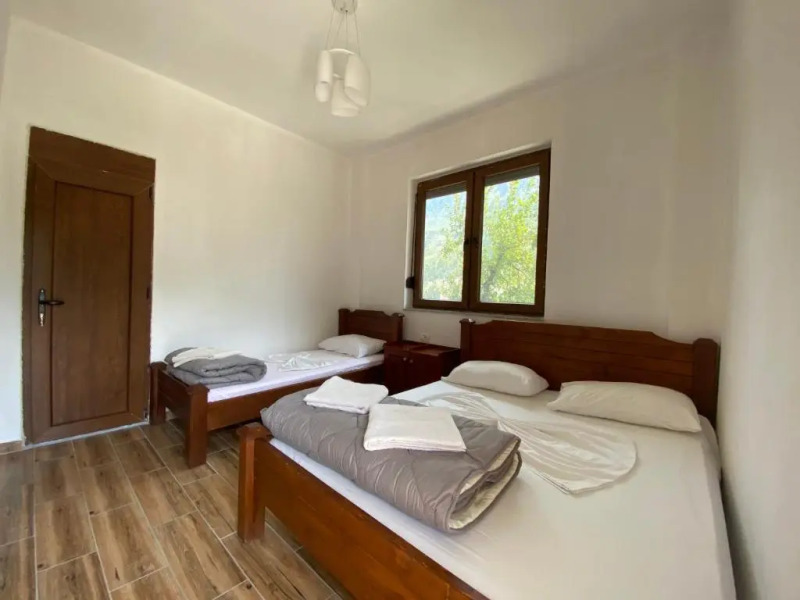 Lazer Cardaku Guest House