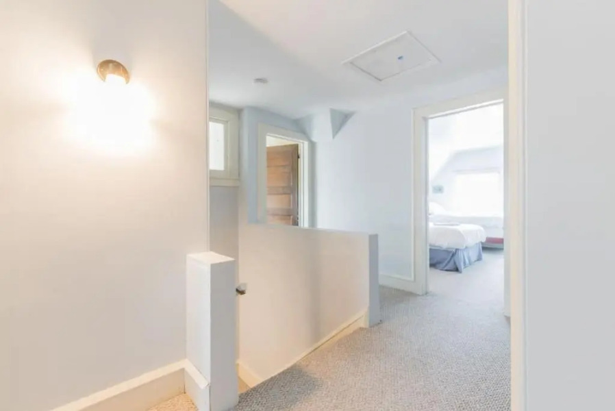 Beach Block 7 bdrms Parking Patio and Sunroom