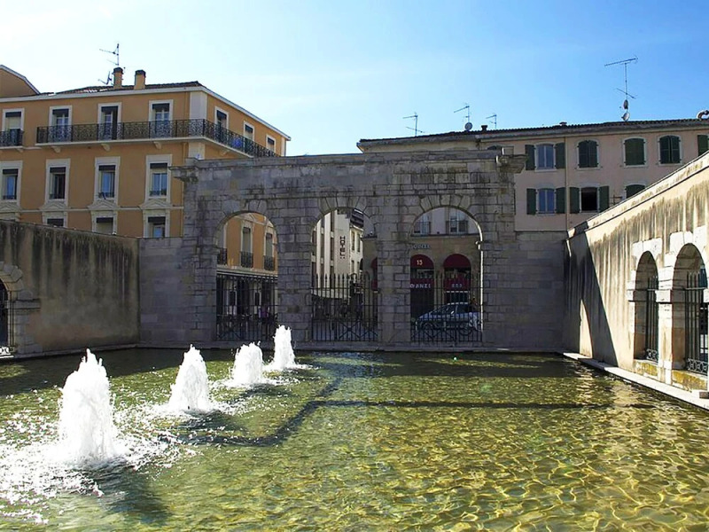 Holiday Home in Laluque with Terrace, Garden And Barbecue