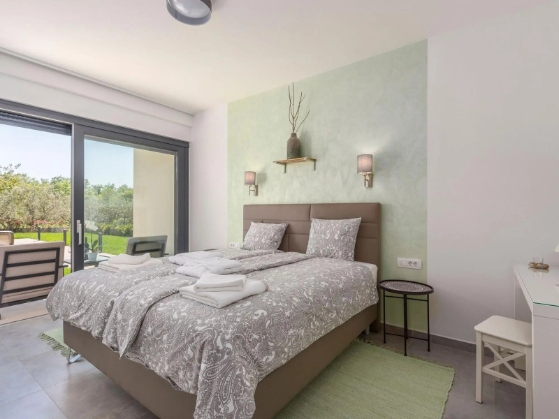 Modern holiday home in Novigrad with swimming pool