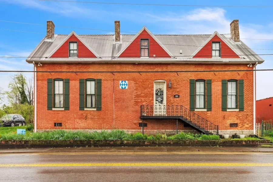 Carroll Cottage 1 Bedroom by Main Street Bed & Breakfast