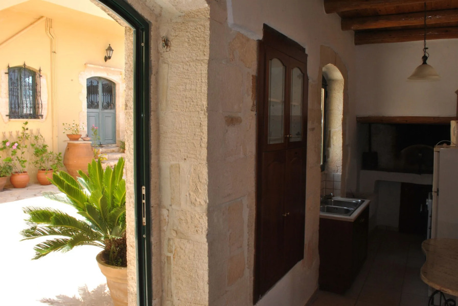 Skandalis Traditional Suites