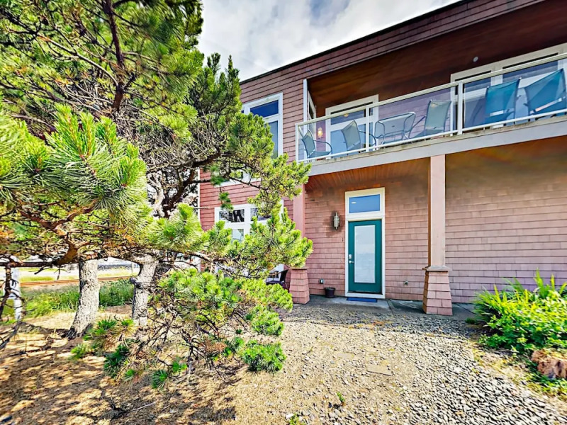 300-310 South Pacific St Townhouse Units, 1, 2 and 3 3 Bedrooms 3.5 Ba