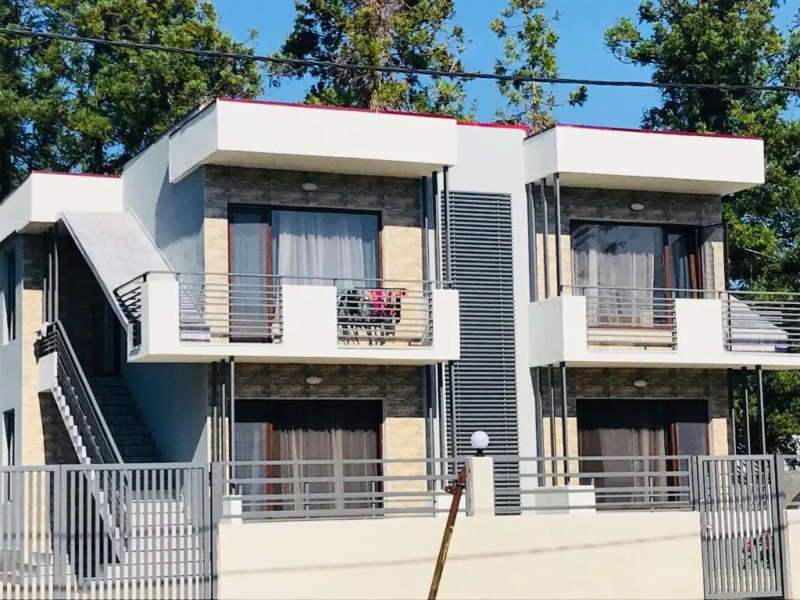 Apollo Plus Cottages