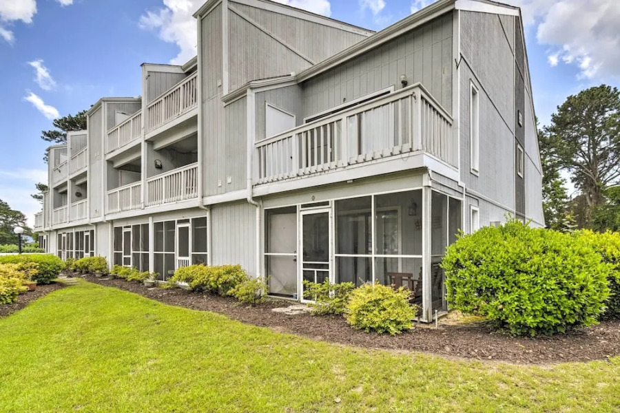 Little River Condo w/ Pool ~ 3 Mi to Beach!