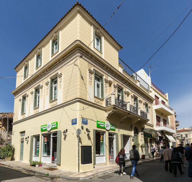 Neoclassical res w/ Acropolis View