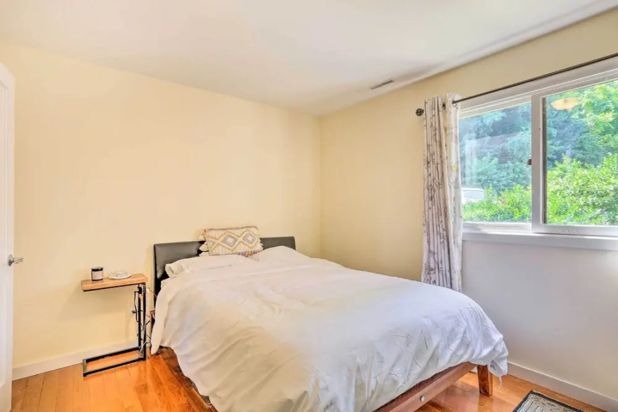 Sun-lit Vernon Condo < 2 Mi to Ski Resort!