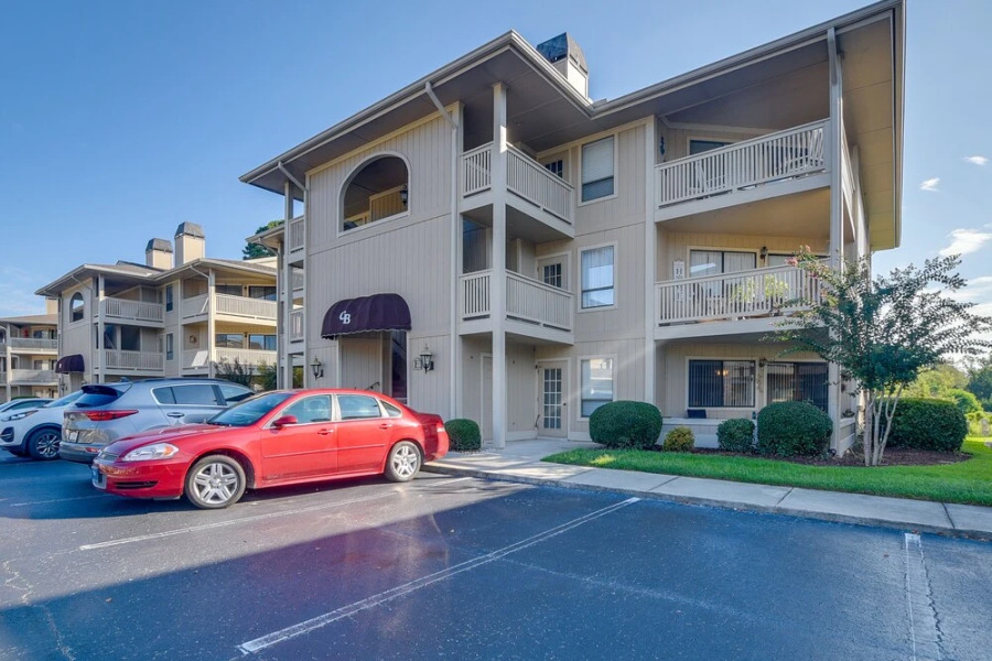 Little River Condo w/ Pool Access - Near Beaches!