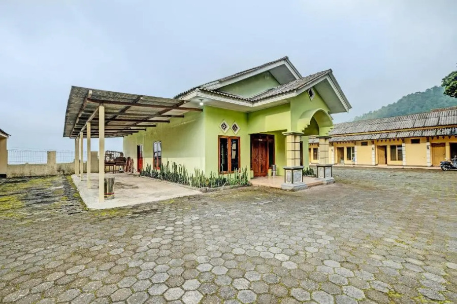 OYO 92406 Hotel Renata 1