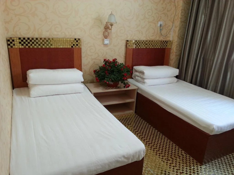 Changbaishan Huaying Business Hotel