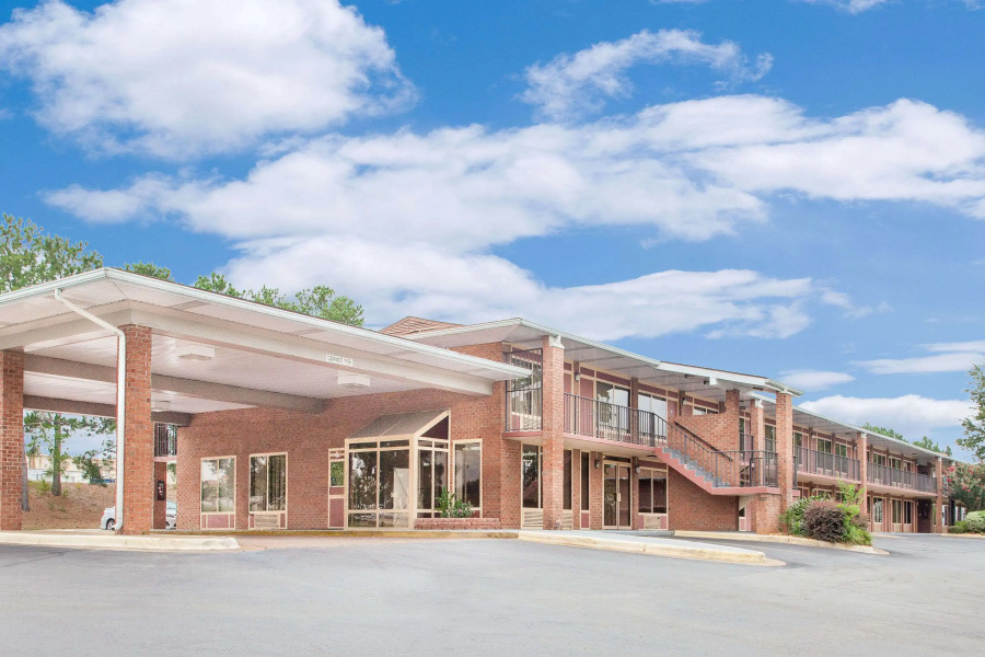 Days Inn by Wyndham Benton