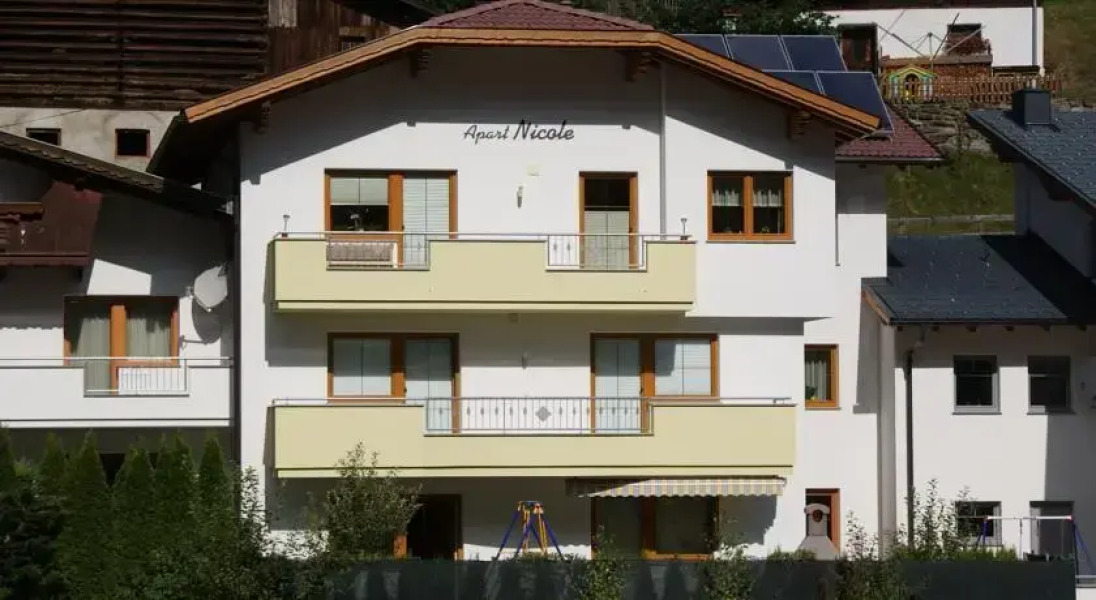 Apart Nicole