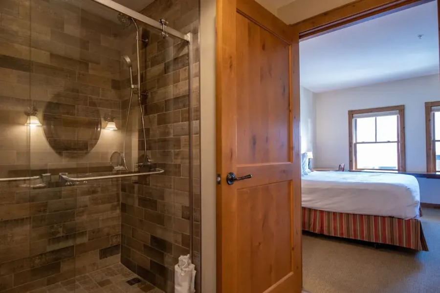 Beautifully Renovated Two Bedroom Condo with a Balcony in Mountaineer Square 2 Condo - No Cleaning Fee! by RedAwning