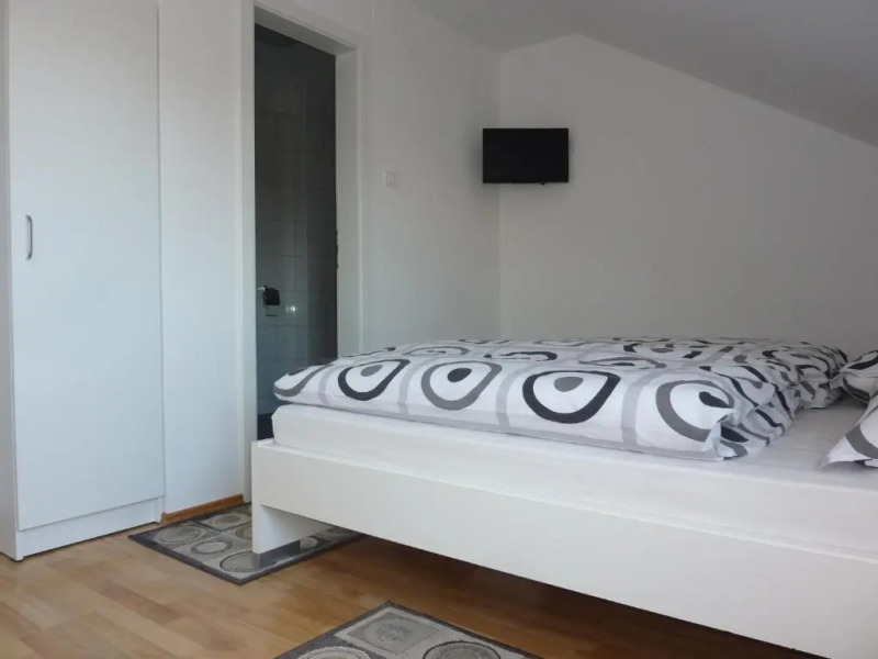 Rooms & Apartment Mira G.