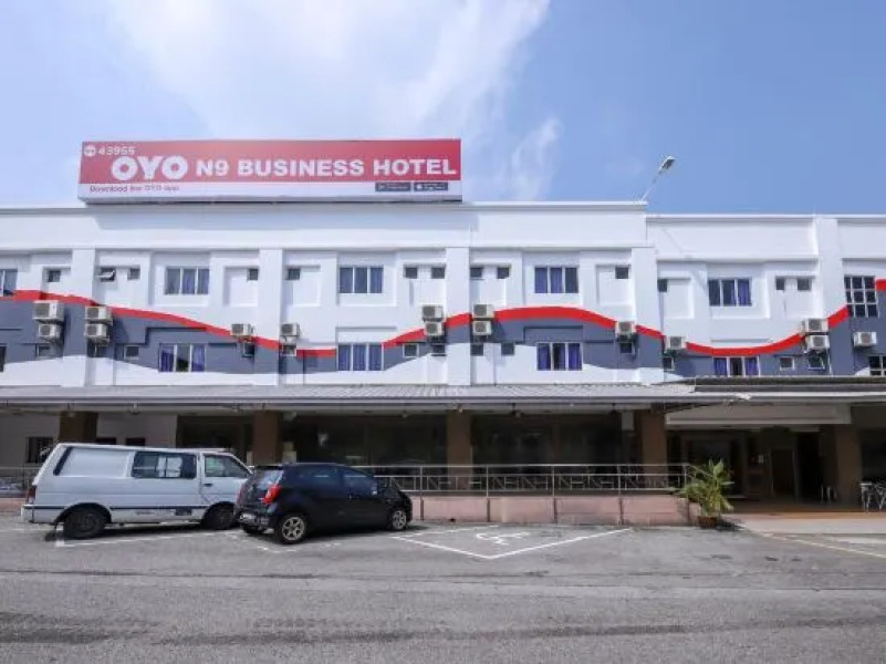 OYO 43955 N9 Business Hotel