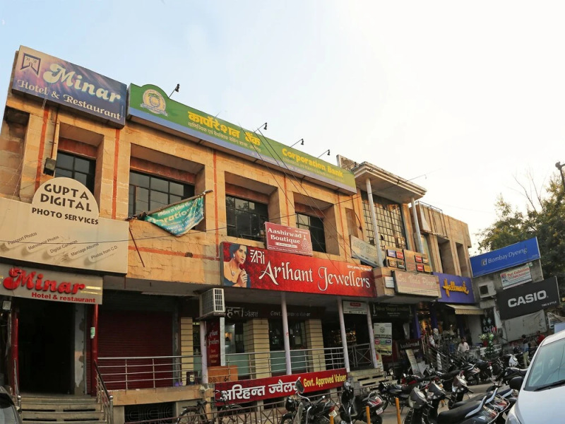 OYO 26647 Minar Hotel