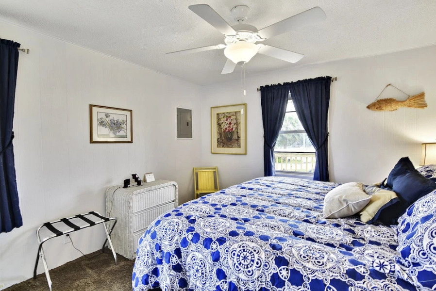 Prager Bay View by RedAwning