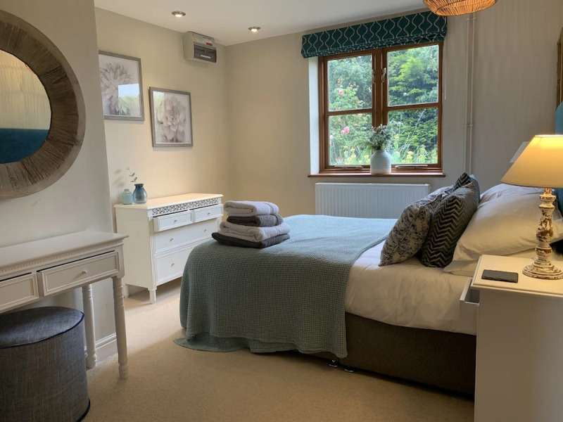 Come & Stay on a Real Norfolk Vineyard