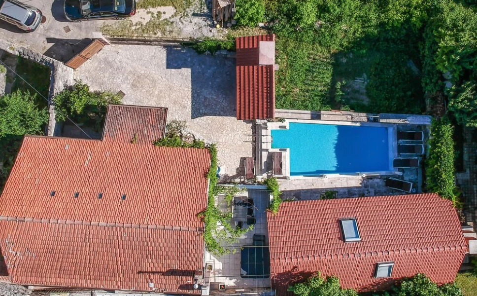Beautiful Home in Sinj with Hot Tub, 4 Bedrooms & Outdoor Swimming Pool