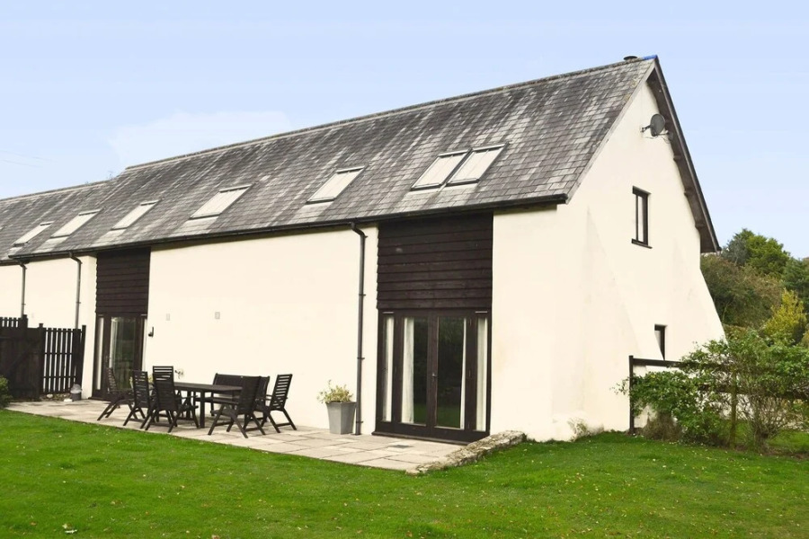 Beautifully converted 400-year-old threshing barn in East Devon. Pet-friendly.