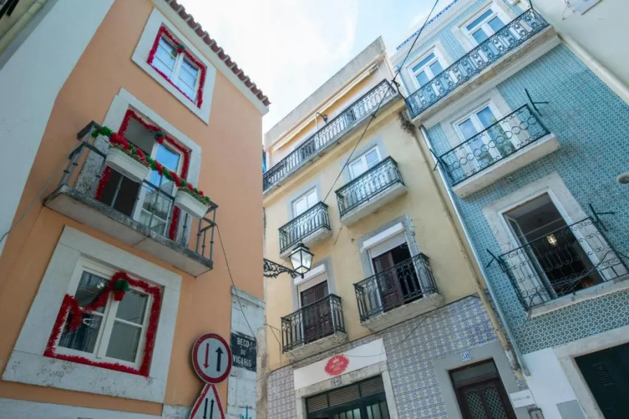 Portugal Here I Come - Alfama