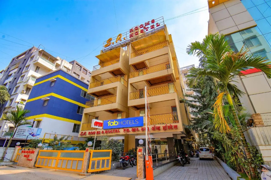 OYO 9721 Hotel SR Rooms