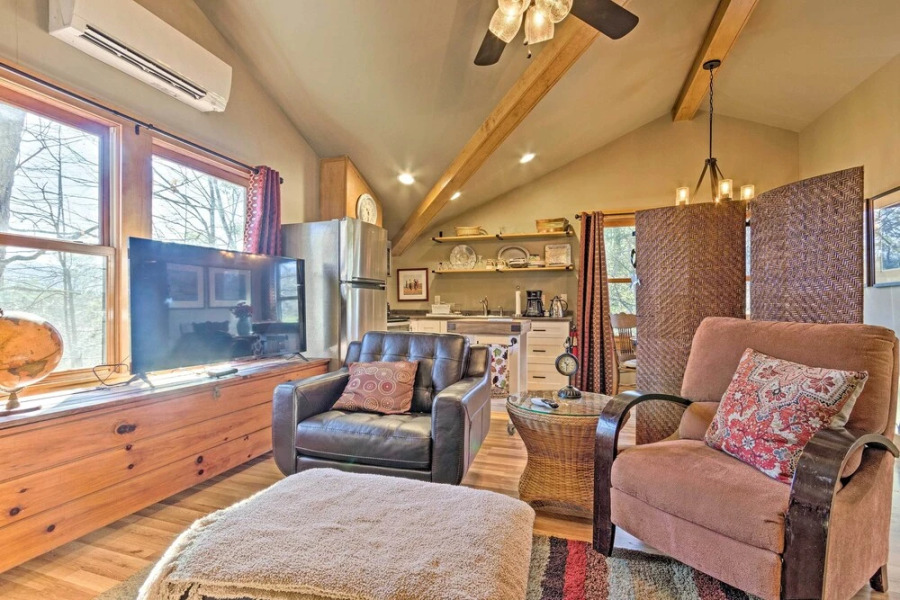 Cozy Black Mountain Escape: Walk to Golf & Lake!