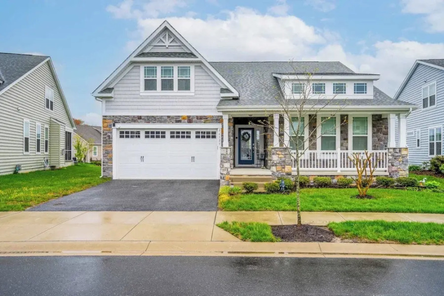 Wild Air Getaway For 12!