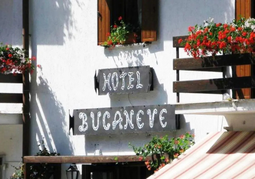 Hotel Bucaneve
