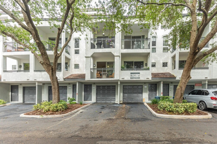 Modern Townhouse Apartments in Aventura