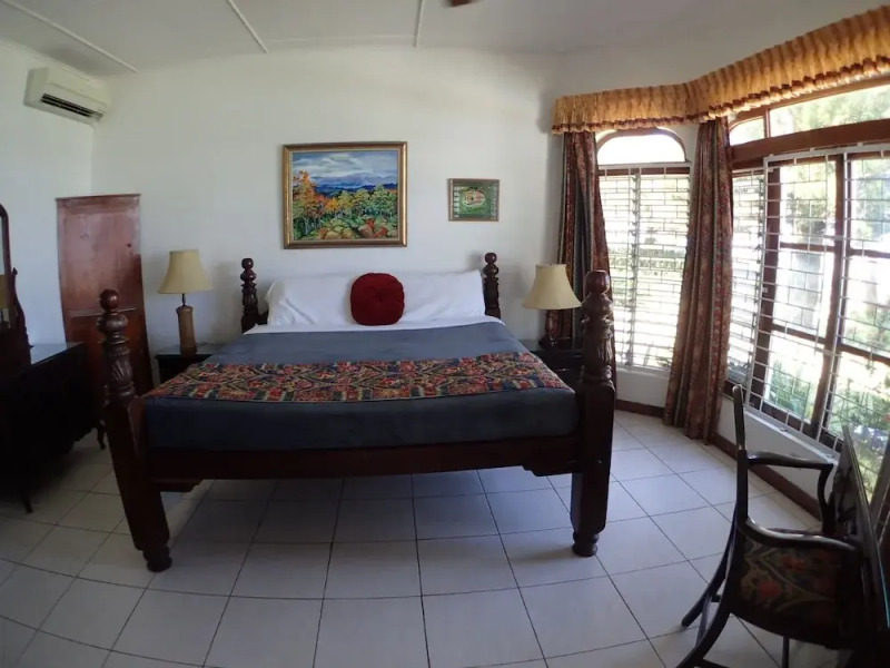 Siesta - Runaway Bay 5BR