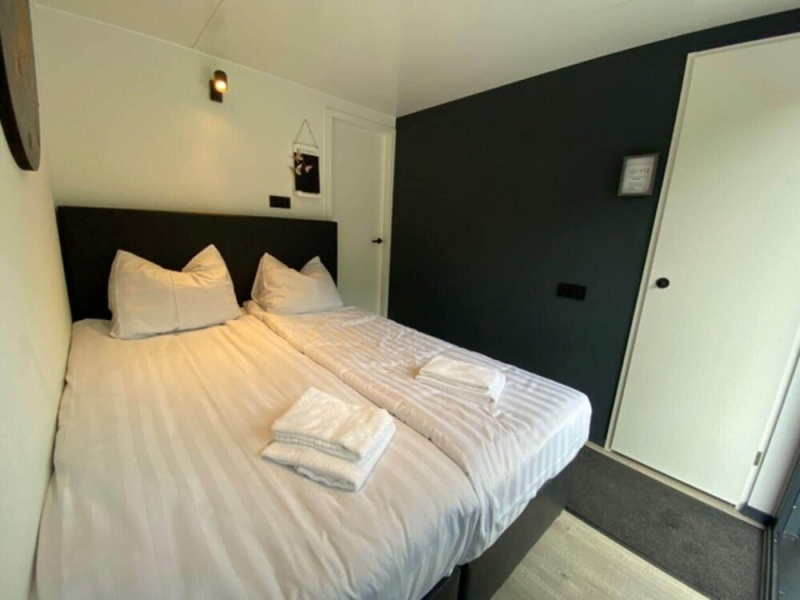 Ultimate Enjoyment in and on the Water in a Luxury Houseboat on the Mookerplas