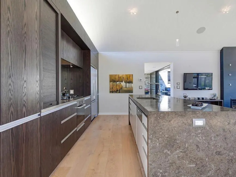 Infinity Drive - Sleeps 8 - Spa Pool - Lake Views