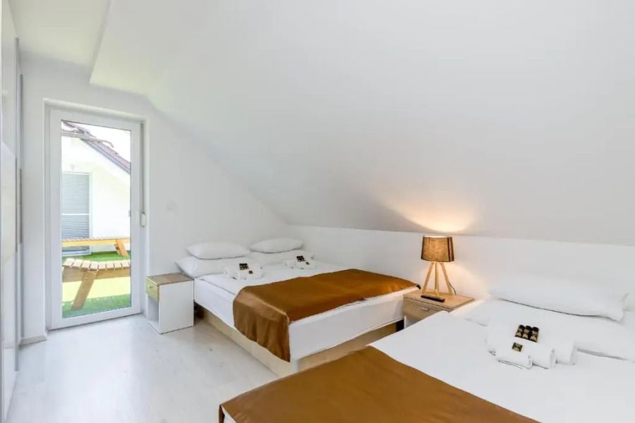 Pool & Whirlpool Villa Art Four