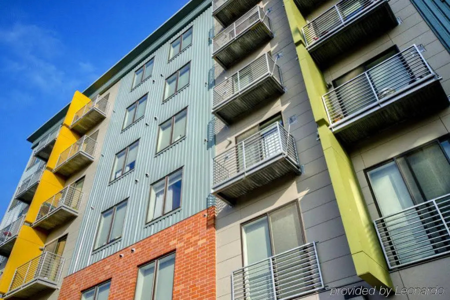 e300 by ExecuStay (EXEC-MW.E216)