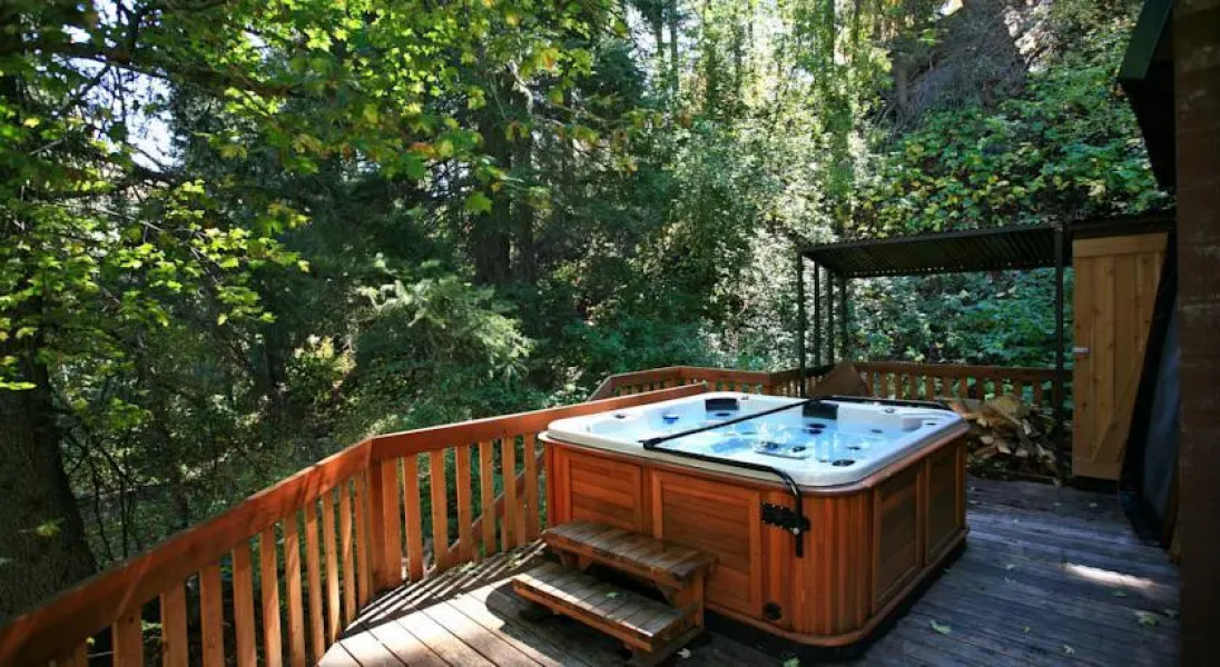 Creekside Cabin by Stewart Mountain Lodging