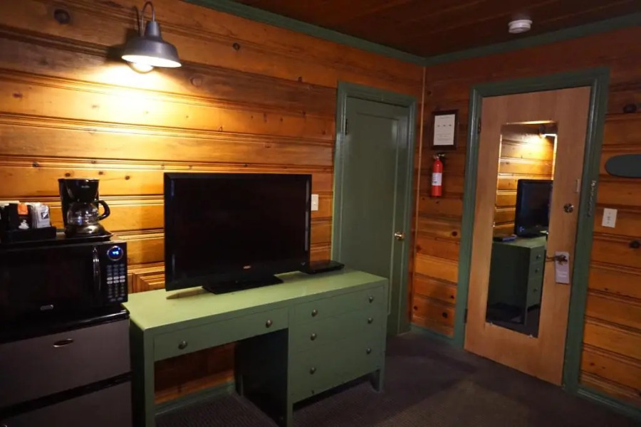 Shaver Lake Village Hotel