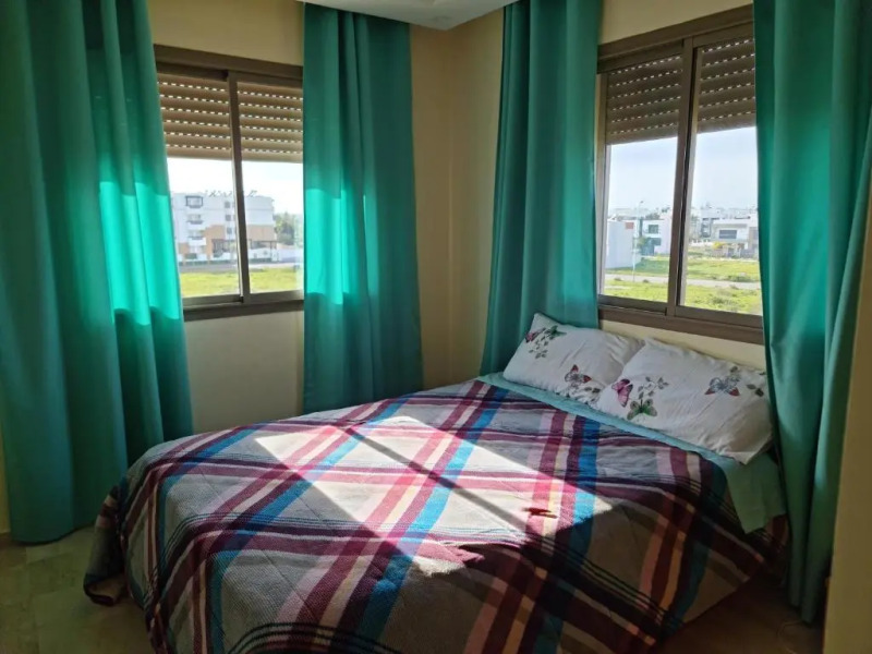 Appartement neuf avec piscine à 300m de la plage!